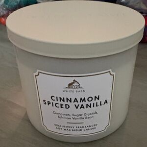 White Barn cinnamon Vanilla Spice Candle